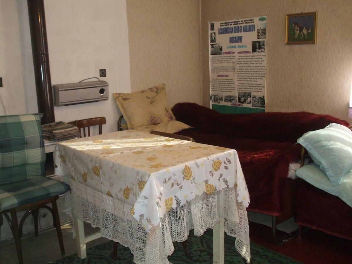 Daneto Apartment Targovisjte Buitenkant foto